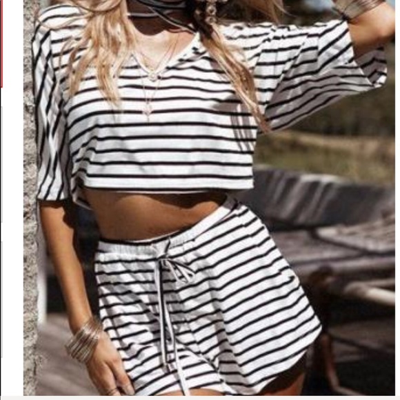 Striped set fits size M - Picture 3 of 3